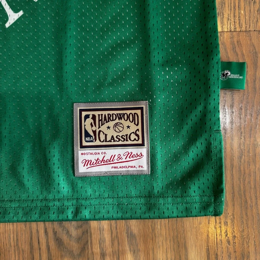 Mitchell & Ness NWT Dallas Mavericks Youth Green Hardwood Classics Jersey